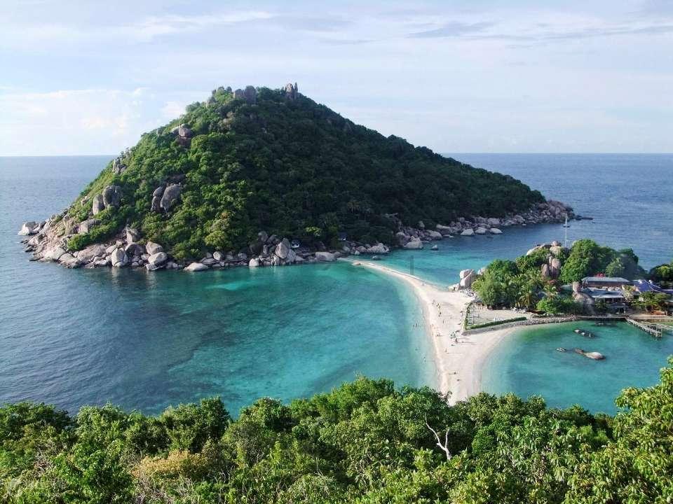 网贷逾期催后，催收人员爆通讯录的行为是否违法？游戏画面