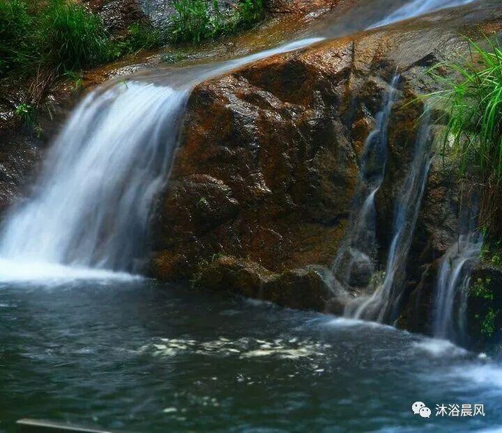 辛芷蕾发了和花少团每个人的合照,从她身上学到了羽绒服显瘦大法