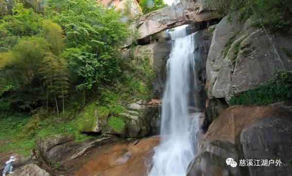 我带儿子和闺蜜出去吃饭，吃完天黑了老公非要来接，他是不放心我还是不放心儿子啊？游戏画面